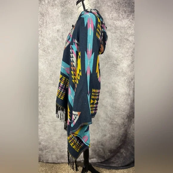 Southwestern Style Geometric Patterned Shawl/Button Closure Fringe Size OS - Picture 5 of 9